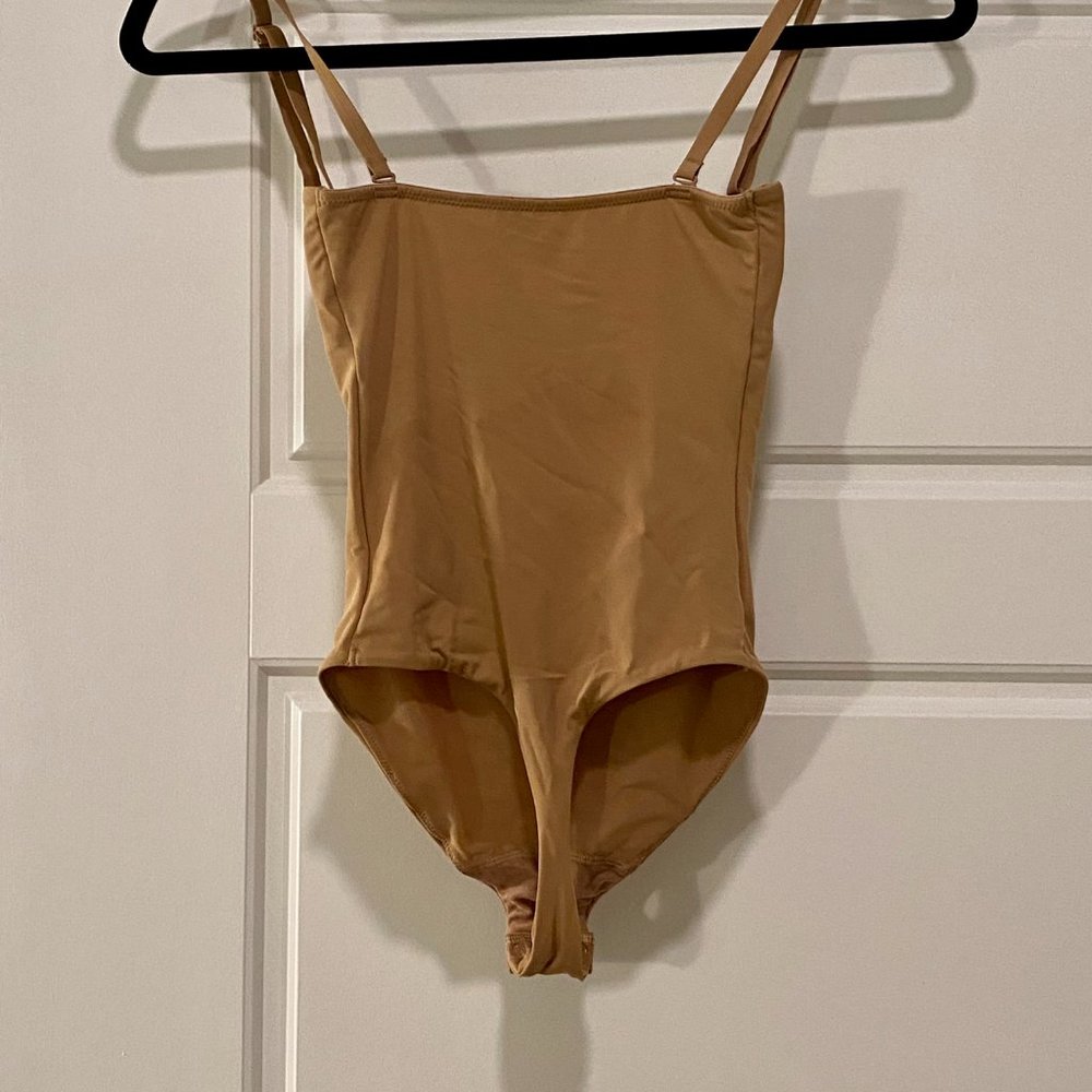 SKIMS Contour Lift Thong Bodysuit - Picture 4 of 6
